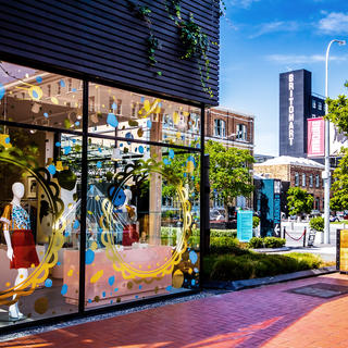 An inviting network of lanes, streets and open spaces, Britomart is a treasure trove of fashionable boutiques and quality gift shops.