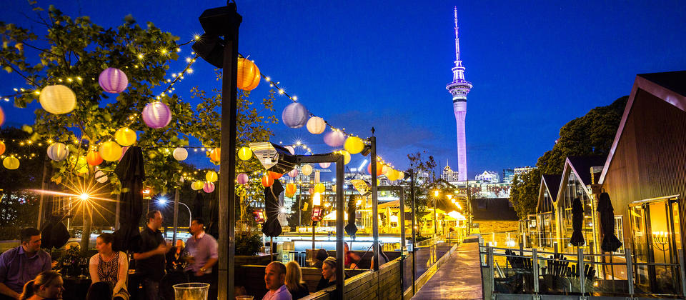 Situated near Victoria Park in the city centre, La Zeppa has fabulous views of the Sky Tower and the city lights