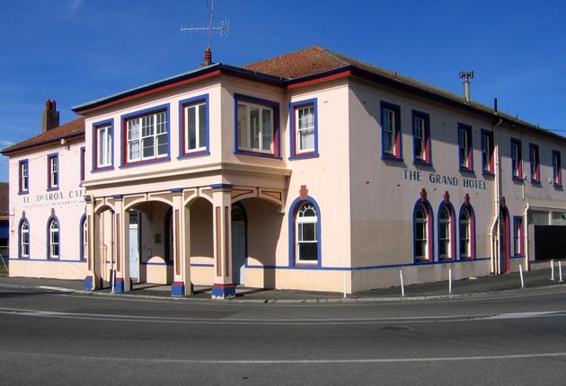 Helensville is a friendly place for a hot swim and a refreshment stop, or stay a while and use the town as a base for exploring the local countryside.