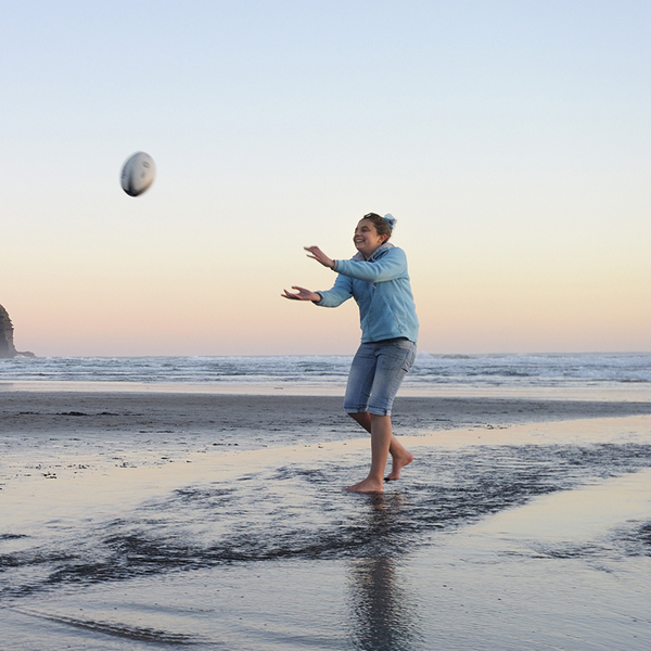 Spiel und Spaß am Piha Beach in Auckland.