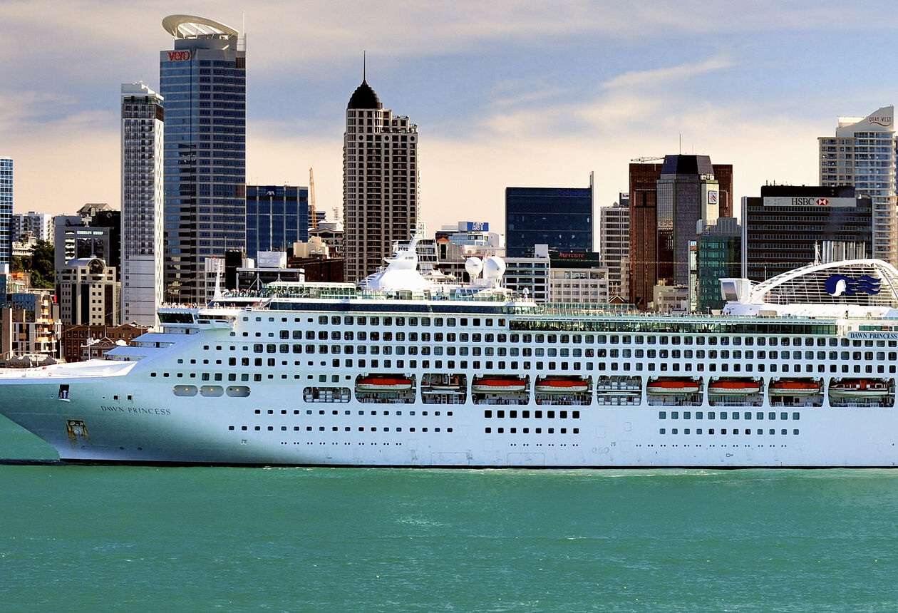 Cruising in New Zealand is the perfect way to explore over 15,000 kilometres of coastline and the spectacular landscapes this diverse country has to offer.