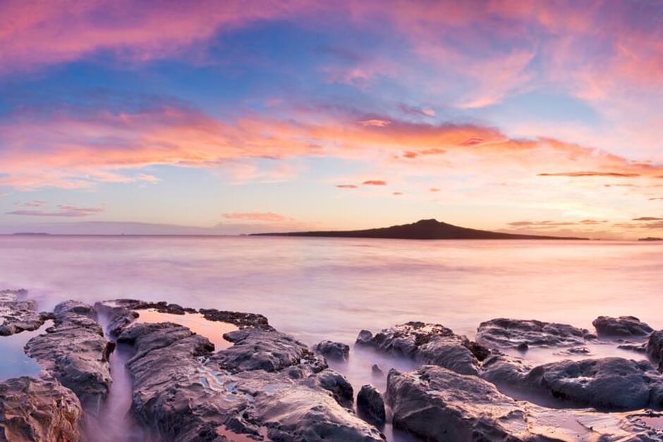 Bei der Wanderung auf den Gipfel von Rangitoto Island werden Sie mit einem Rundumblick auf den Hafen von Auckland belohnt.