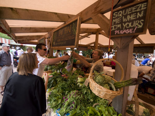 Held every Saturday morning in Matakana (Auckland), this is the place to try delights such as organic spiced hot chocolate and Puhoi cheese.