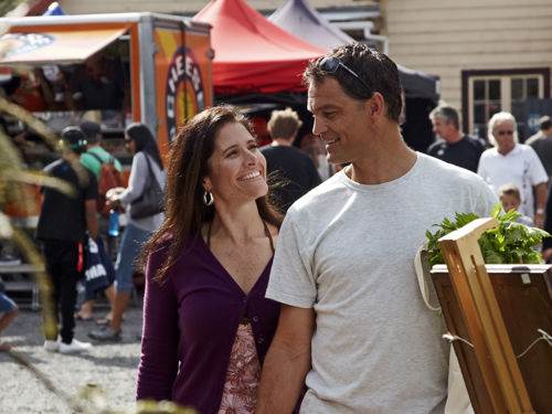 各式各样的工艺品、本地产手工制品和陶艺制品定会令你大开眼界。