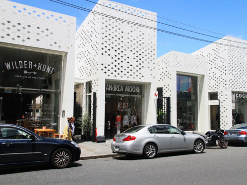 Designers and fashion icons along with a rich spattering of award-winning bars and eateries dominate the scene on Ponsonby Road.