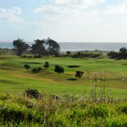 这是一个真正的林克斯球场，可以全年打球，同时也欣赏到崎岖的西海岸和穆里怀海滩。