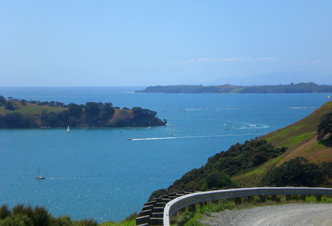 Warkworth acts as a gateway to the stunning beach and wine areas to the east. Goat Island, Tāwharanui and Matakana are all within easy reach from here.