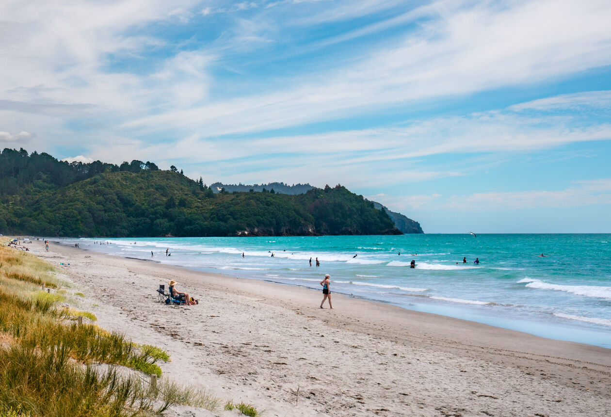 Forget about the stress of everyday life in the coastal town of Waihī Beach, covered in stunning beaches and walking tracks.
