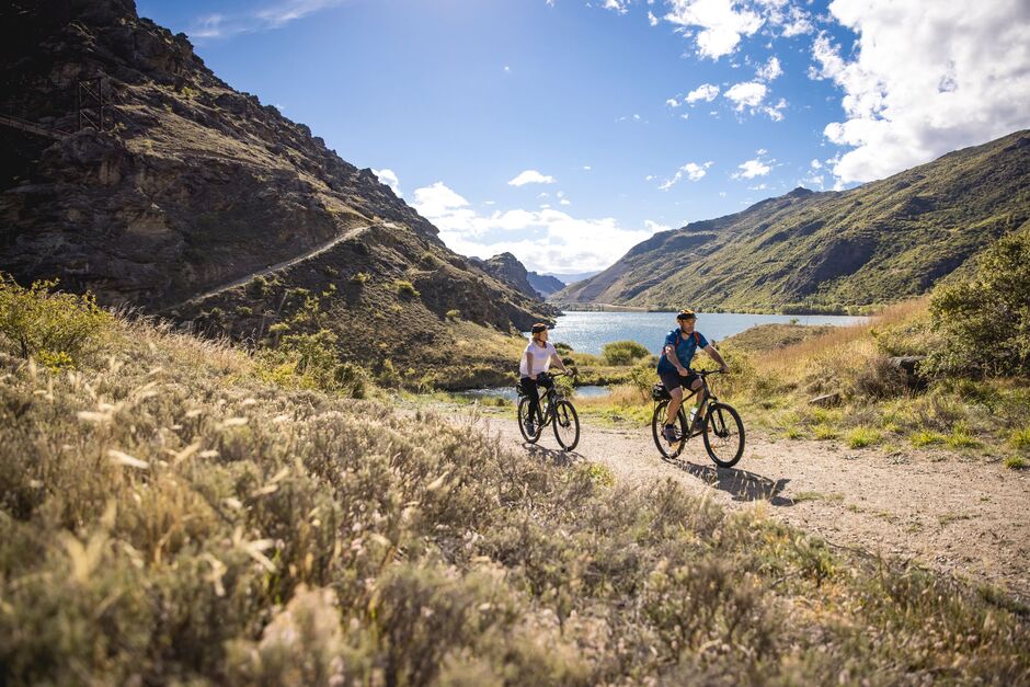Cycling through Lake Dunstan 