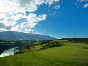 Based on the foothills of the Southern Alps, Terrace Downs is a fun and challenging course with a beautiful alpine backdrop.