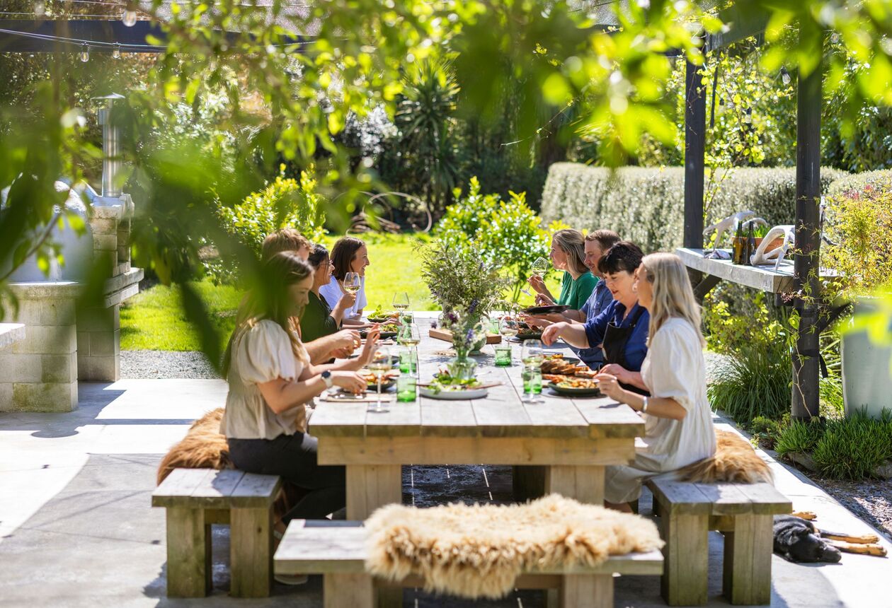 뉴질랜드에서 식도락 여행을 즐기다 보면 독특한 맛과 신선한 음식을 만나게 된다. 신선한 뉴질랜드 해산물을 맛보고 음식과 와인 행사에 참여해 보자. 더 자세히 알아보기. 