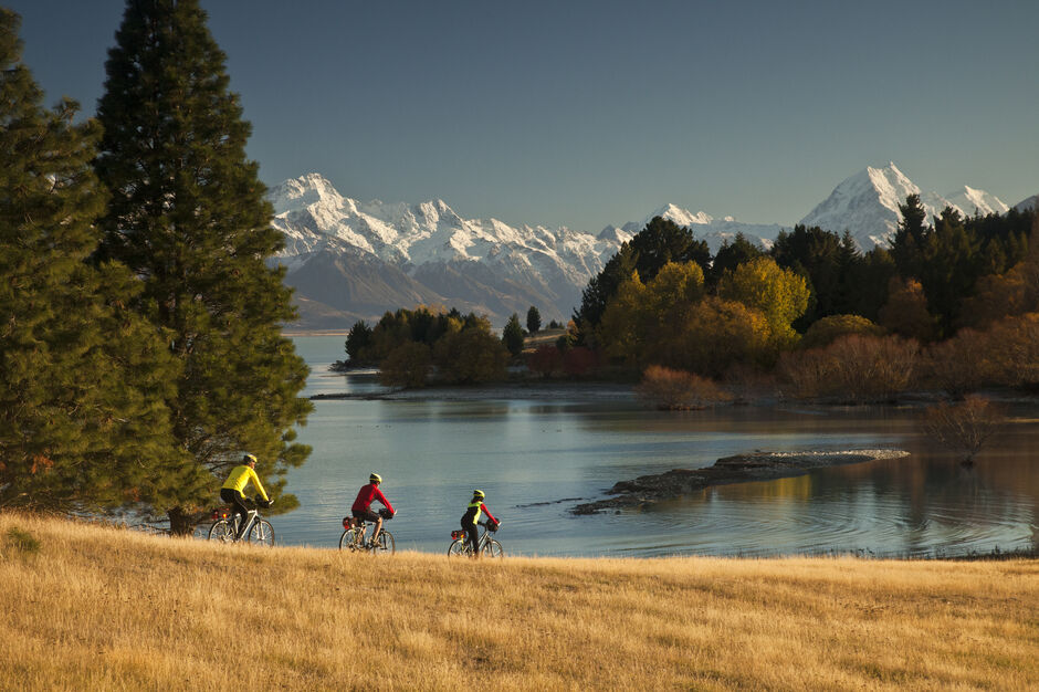 Glacial fed lakes will meet you as you ride along the Alps 2 Ocean Cycle Trail