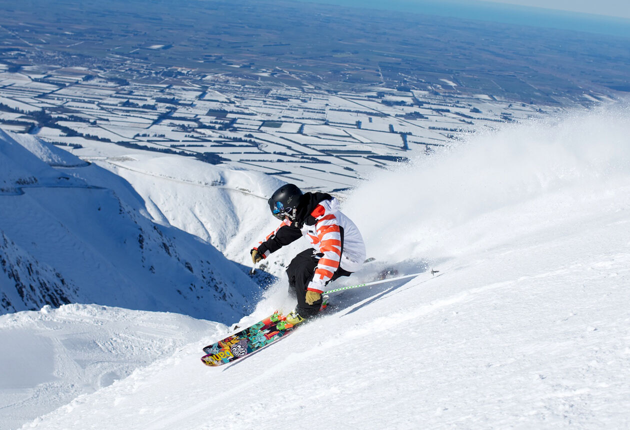 Travel from Christchurch to New Zealand's tallest mountain Aoraki Mount Cook and ski or snowboard to your heart's content on this 7-day South Island itinerary.