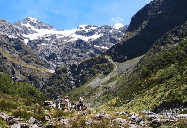 亚瑟通道（Arthur's Pass）是南阿尔卑斯山脉上海拔最高的通道。