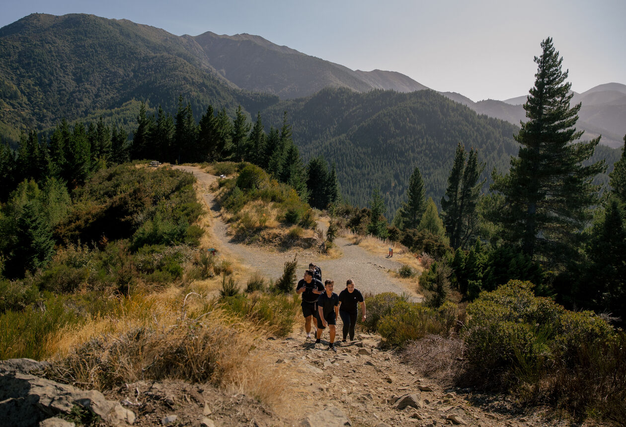 アルパイン・パシフィック・トライアングルでは、エコ・アドベンチャーと贅沢なくつろぎの時間を絶妙なバランスで楽しむことができます。
