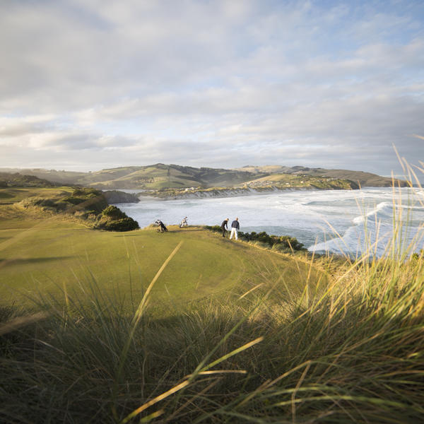 Chisholm Links Golf Club is an 18-hole Championship links style course with amazing scenery over the Pacific Ocean and the local region.