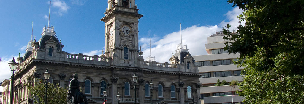 Die Municipal Chambers der Stadtverwaltung am Octagon in Dunedin, Neuseeland