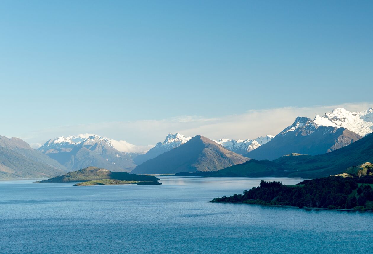 新西兰是世界各国导演青睐的电影拍摄地，因此影迷们可以参观一系列令人惊叹的电影取景地。