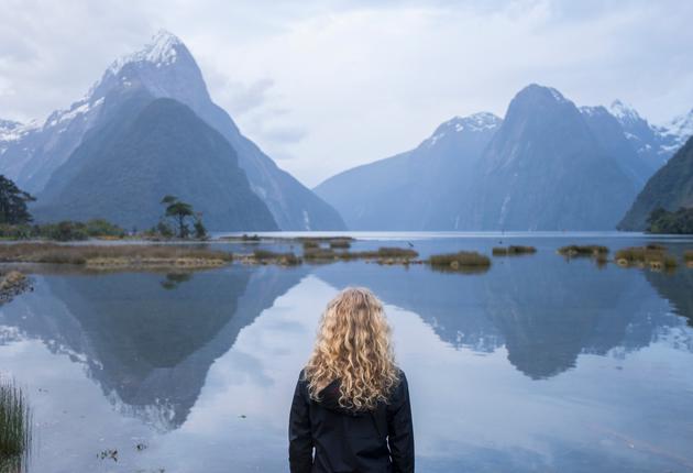 An der Westküste der Südinsel gelegen, bietet der Milford Sound eine Mischung aus Naturschauspielen, die selbst bei Regen spektakulär sind. Finde heraus, wie du am Milford Sound eine Bootsfahrt, eine Kajaktour, einen Tauchgang oder eine Wanderung machen kannst.