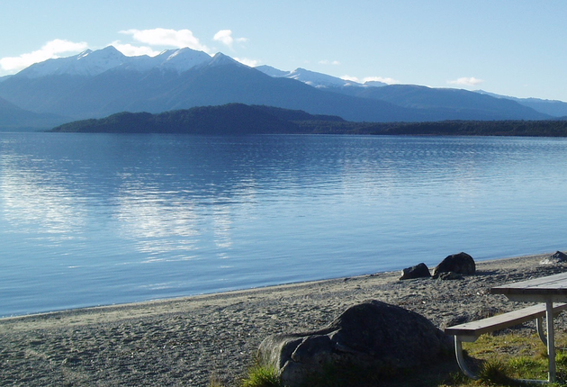 在玛纳普利，你会被峡湾（Fiordland）的壮美包围，或游览湖光美景，或去疑惑峡湾（Doubtful Sound）探险。