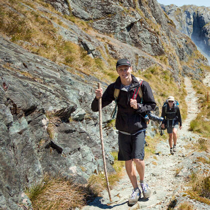 路特本步道（Routeburn Track）是最受欢迎的著名步道或徒步旅行步道之一。