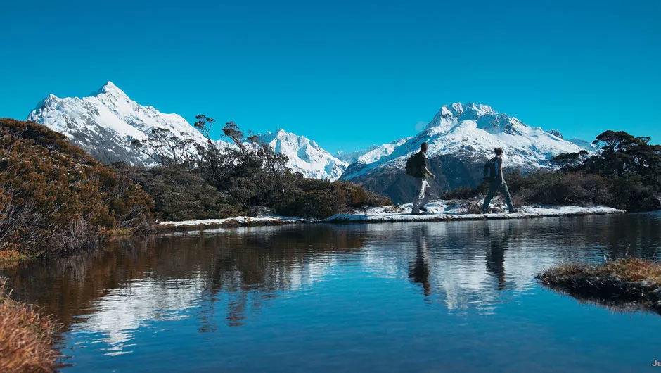 マウント・アスパイアリング国立公園とフィヨルドランド国立公園を結ぶこのトラックでは、空高くそびえる山々と壮大な渓谷、いくつもの滝と宝石のような湖が楽しめます。