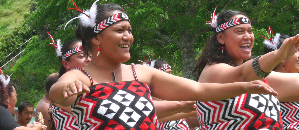 Apresentação de grupo cultural maori no Kawhia Kai Festival.