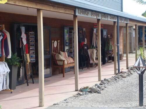 Kanuka Design Gallery showcases the face of creative New Zealand in the beautiful seaside town of Raglan.