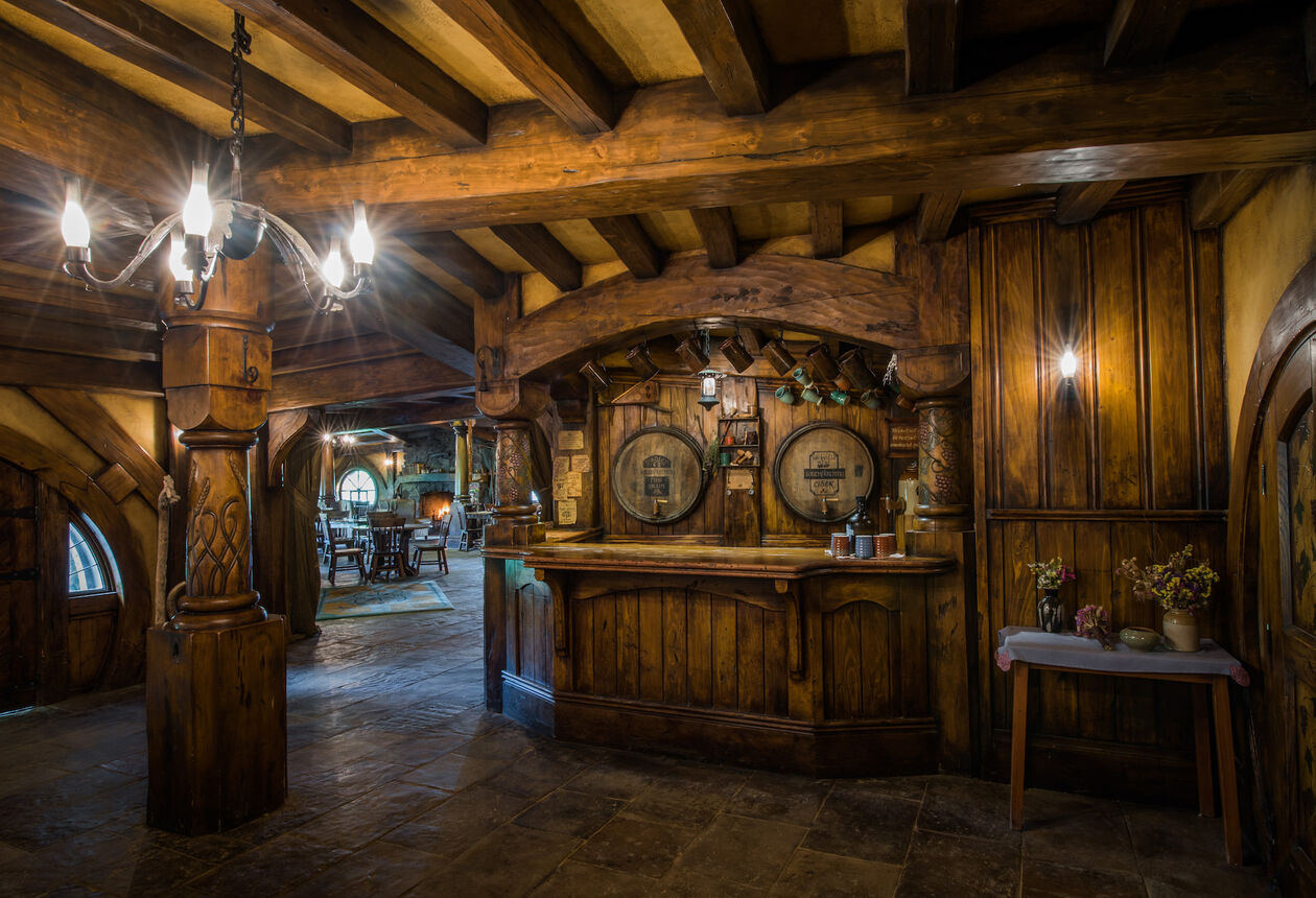 実在する中つ国の世界に足を踏み入れてみませんか。