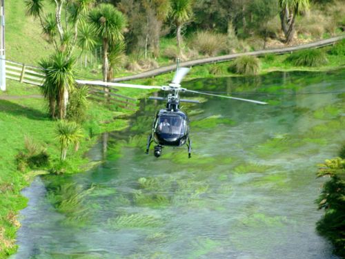 맑고 푸른 물빛이 인상적인 블루스프링
