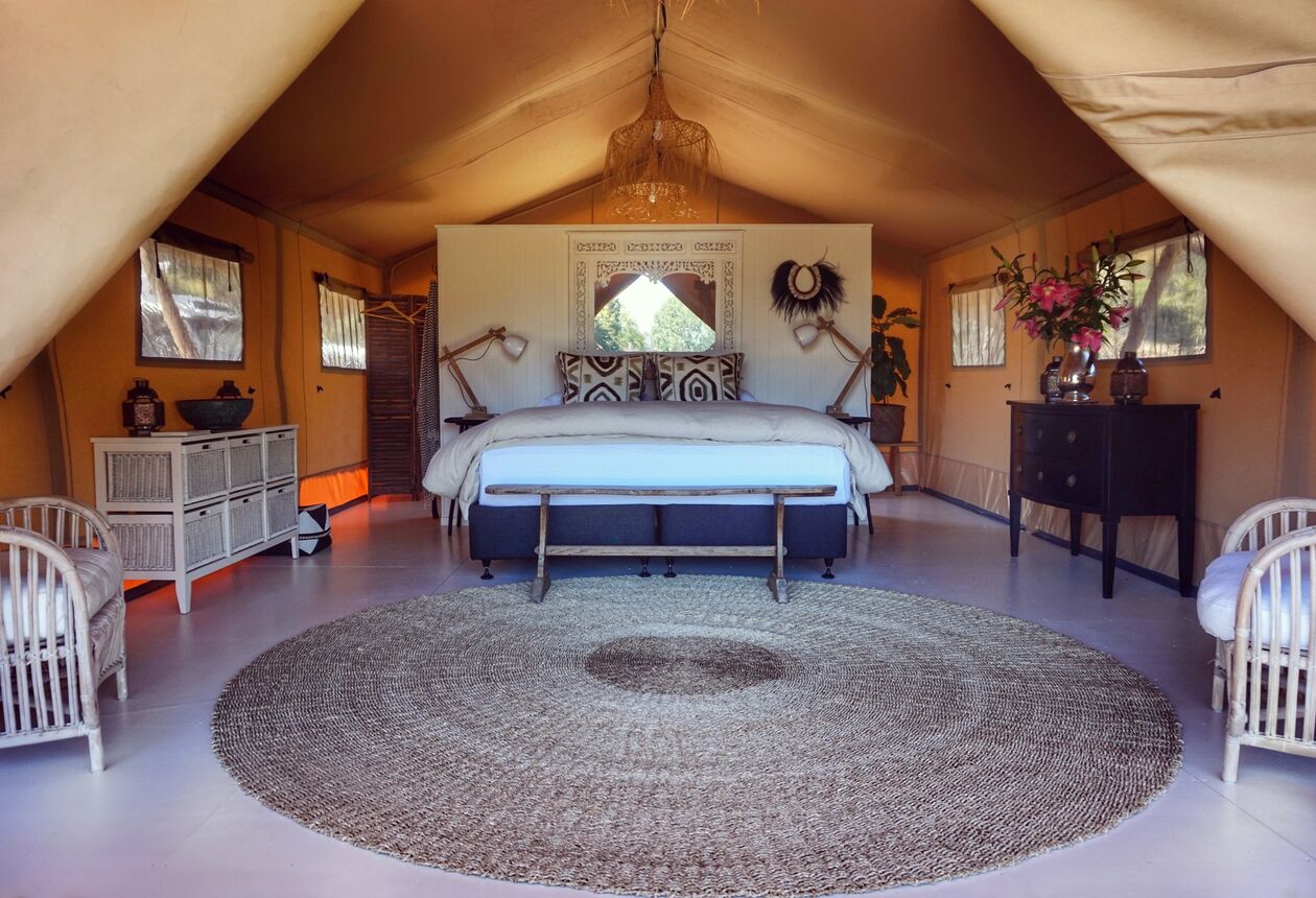 Looking for the ultimate romantic getaway or staycation with someone special? Escape for a mid-week rendezvous, a long weekend or an extended vacation together. Plan your quality time together.