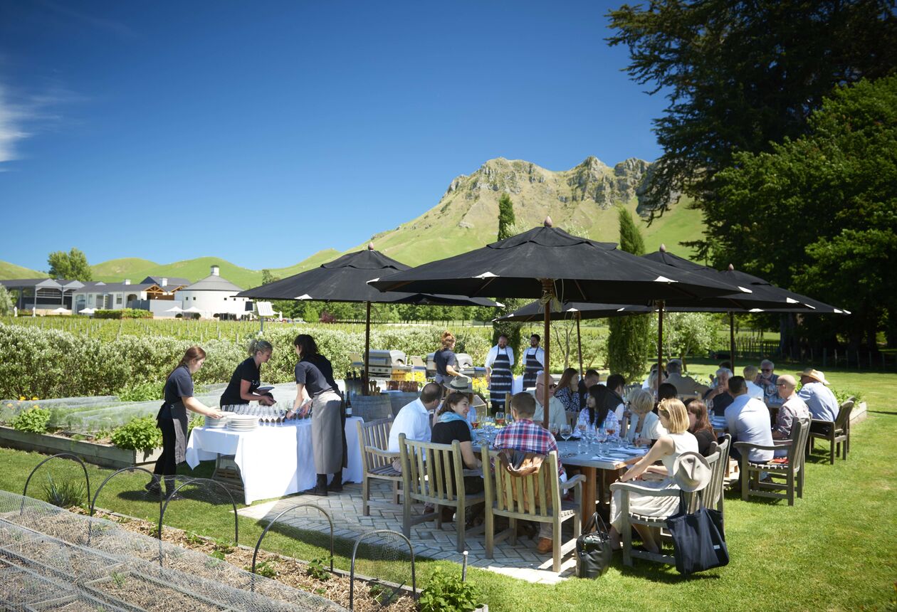Besteige den Te Mata Peak, flaniere an der Marine Parade und bewundere die Art Deco Architektur der Hawke's Bay Region.