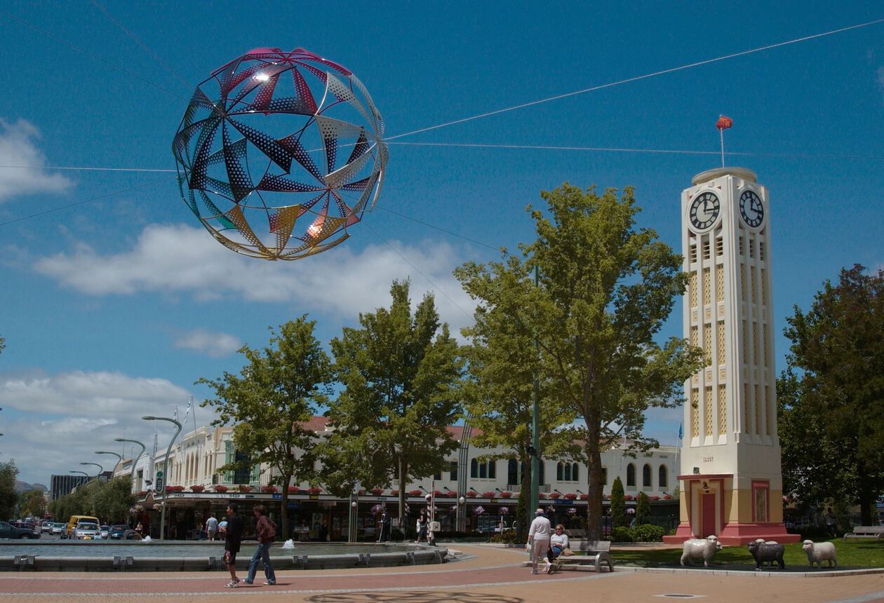 Bring your appetite to Hastings and relish the local food and wine opportunities. This major agricultural centre promises to excite your taste buds.