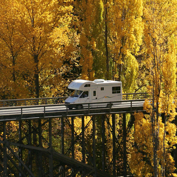 Voyage en camping-car à travers Central Otago, dans les tonalités dorées de l'automne