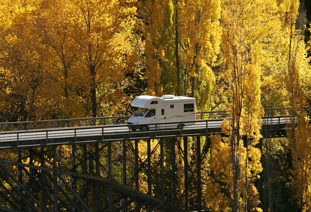 Übernachten, wo du willst: Miete einen Camper oder ein Wohnmobil in Neuseeland. Erlebe die ganze Schönheit des Landes mit deinem Zuhause auf Rädern.