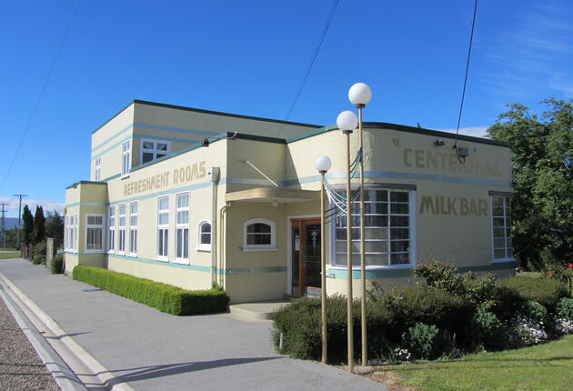 The lovingly restored Art Deco buildings from the 1930s make Ranfurly a paradise for architecture lovers.