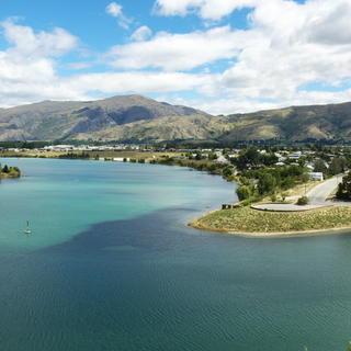Cromwell next to Lake Dunstan New Zealand 1