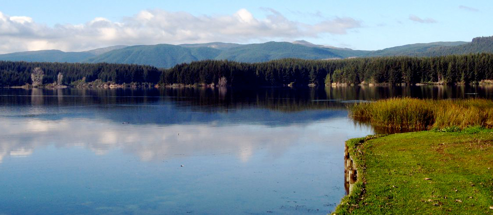 芒格奇诺（Mangakino）的马拉泰湖（Lake Maraetai）
