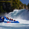 如果你喜欢水流磅礴而下的壮观景象，搭乘喷射快艇前往胡卡瀑布下方即是一个绝佳的选择。