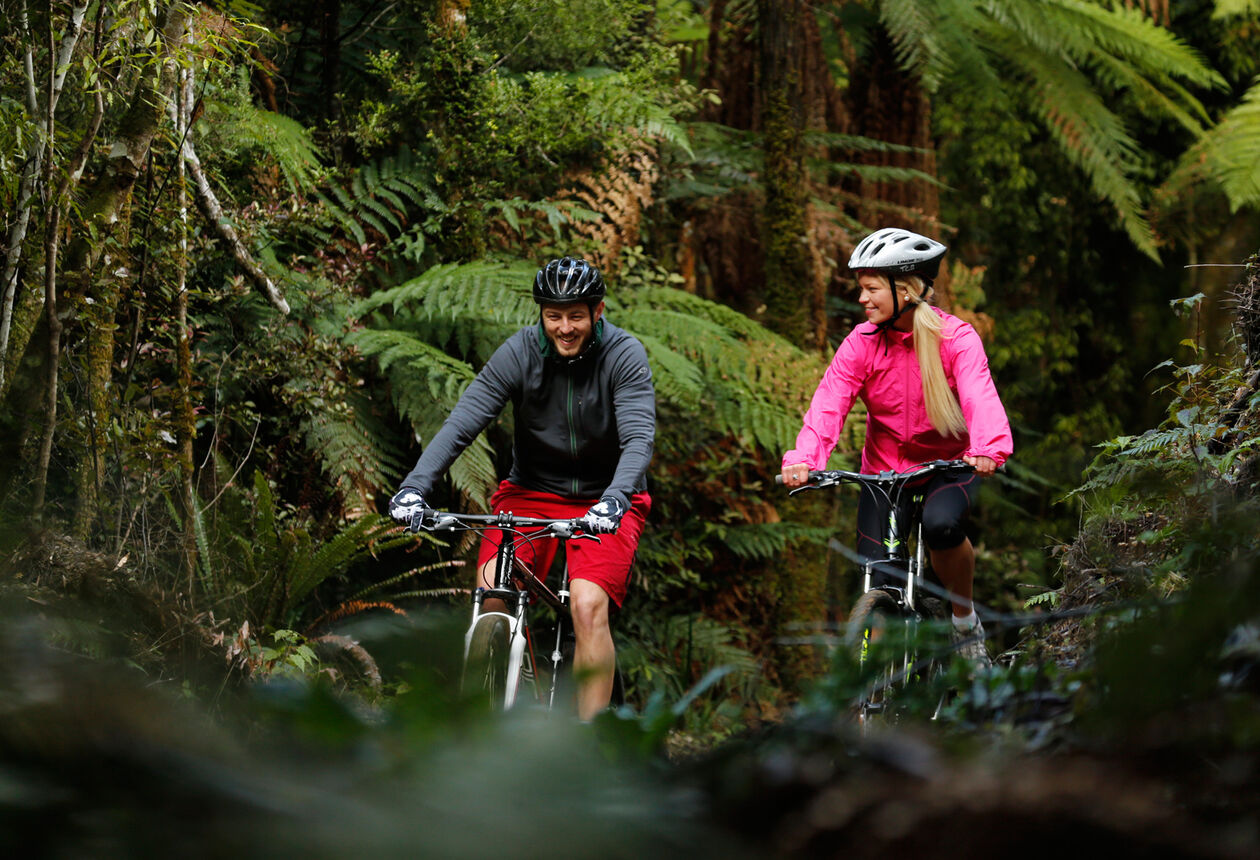 Taupō - The town that sits at the edge of Australiasia's largest lake, Lake Taupō. Experience amazing activities that include trout fishing, skiing, parasailing, bike adventures, geothermal parks and much more.