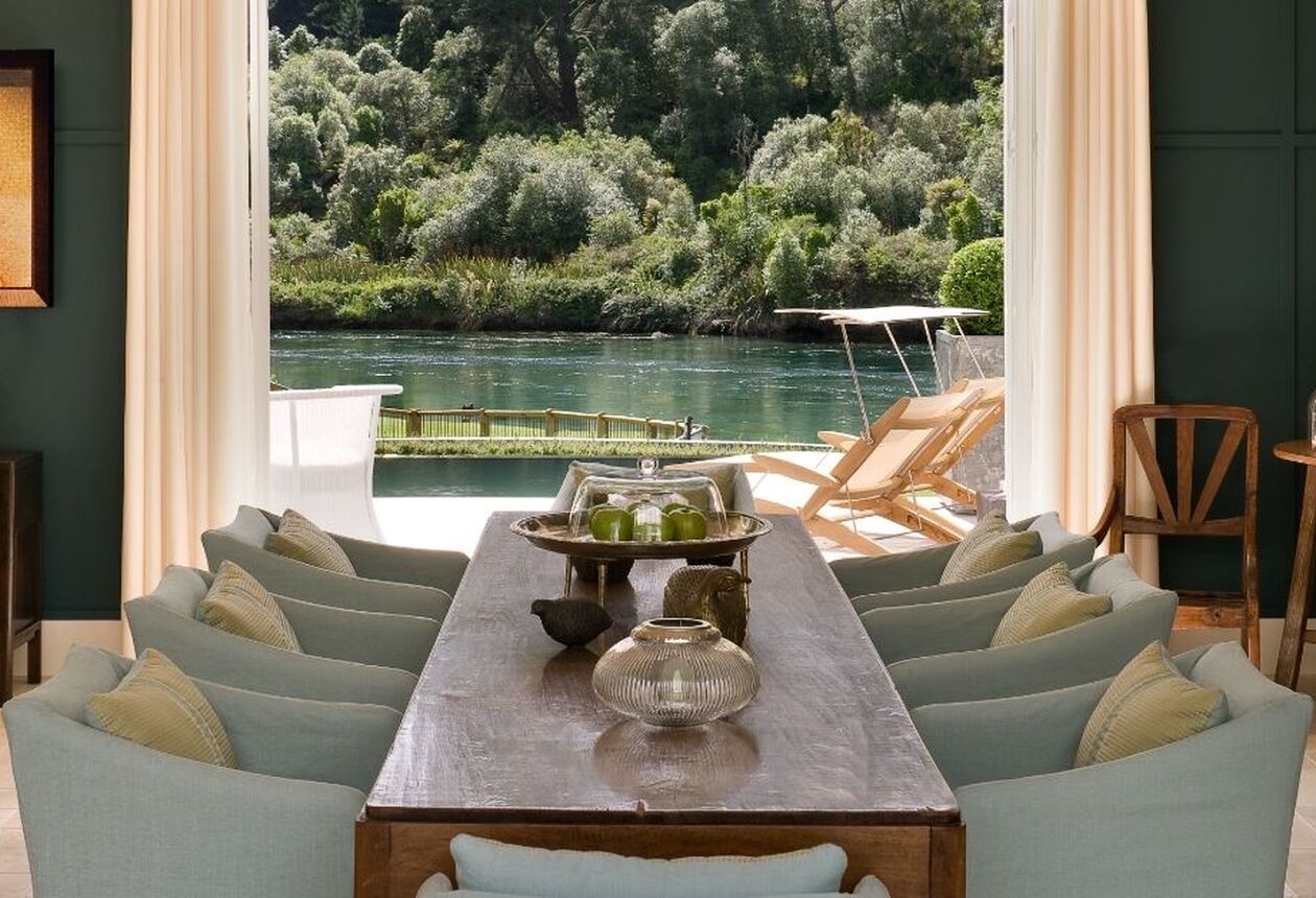 息を呑むような美しい景色に囲まれたロケーションで贅を尽くした極上の宿を探すなら、ラグジュアリー・ロッジをおいて他にはありません。