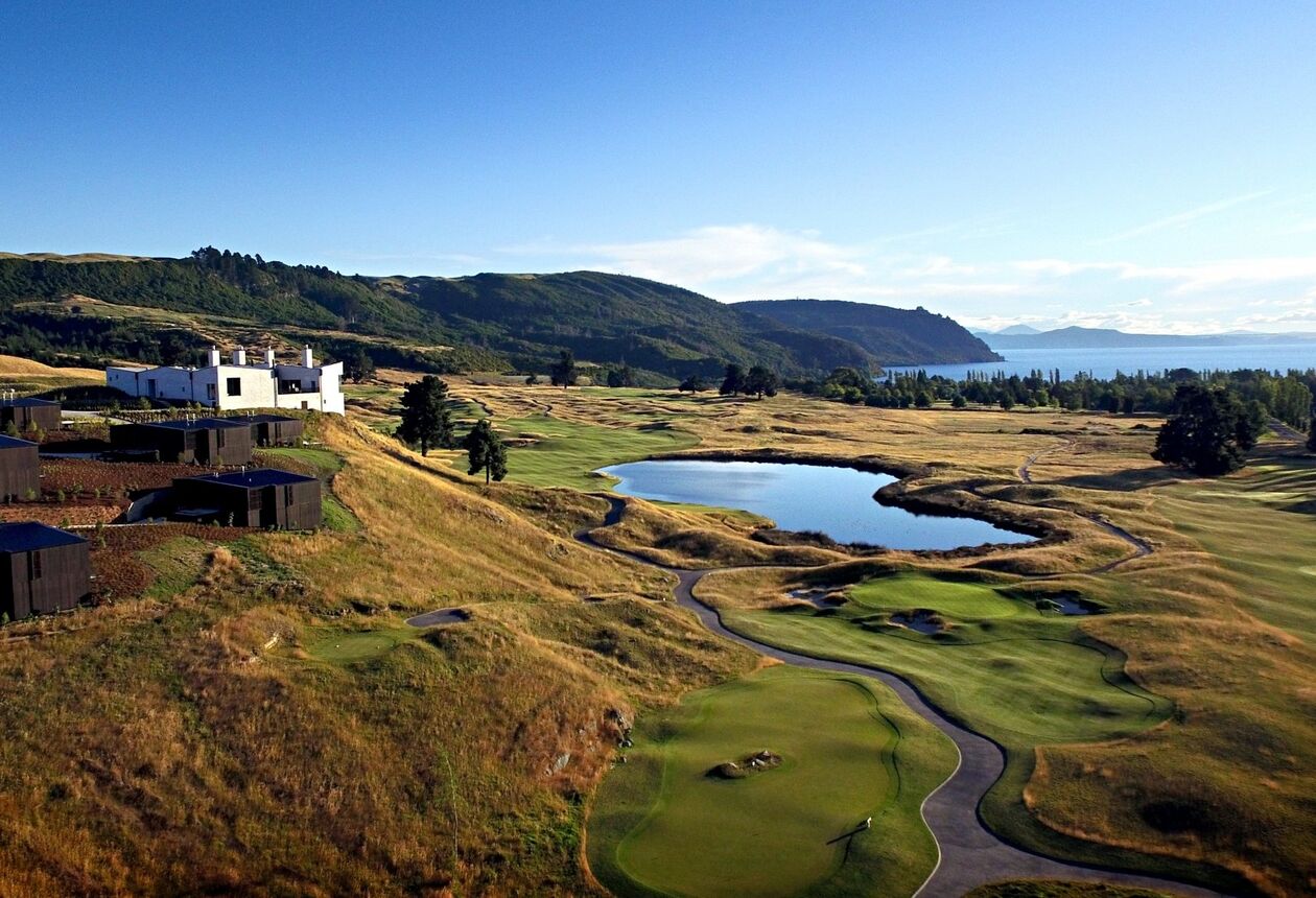 Situated on the northern edge of Lake Taupō, Kinloch is a small village with a great, big view.