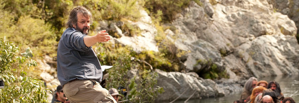 彼得·杰克逊爵士在《霍比特人：史矛革荒漠》拍摄现场