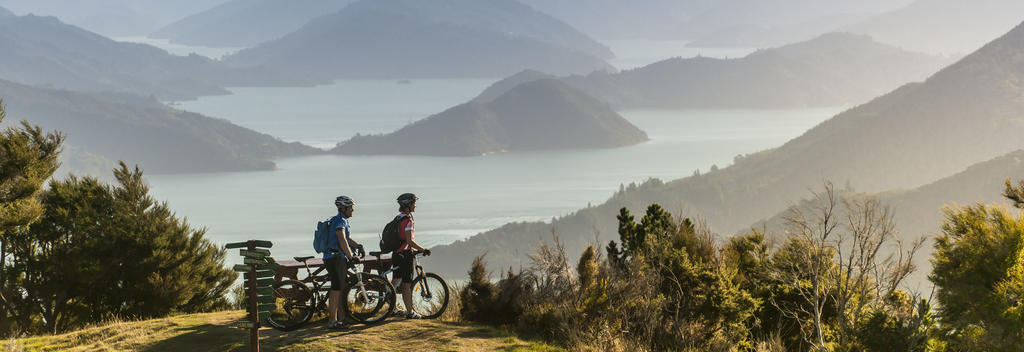 Mit dem Rad auf dem Queen Charlotte Track, Marlborough Sounds