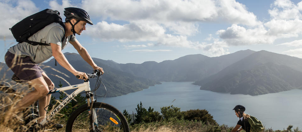 뉴질랜드 최고의 산악자전거 코스로 꼽히는 퀸샬럿 트랙