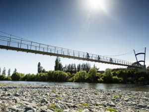 ニュージーランドには全国を網羅するサイクル・トレイルが整備されていて、あちこちの美しい風景をじっくりと楽しむことができます。