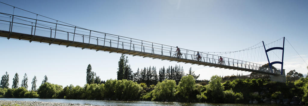 New Zealand’s vast network of cycle trails makes it easy to get up close and personal with the beautiful landscapes.