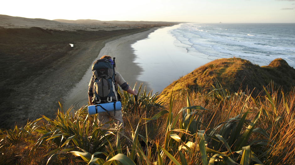 Pantai Ninety Mile merupakan bagian dari Te Araroa Trail, salah satu rute terpanjang di dunia untuk berjalan kaki.