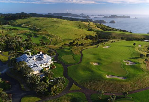The North Island in New Zealand boasts many golf courses with dramatic views. Play New Zealand's North Island golf courses designed by famous architects.