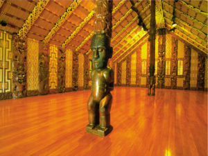 Waitangi Marae, di Waitangi Treaty Grounds yang bersejarah.